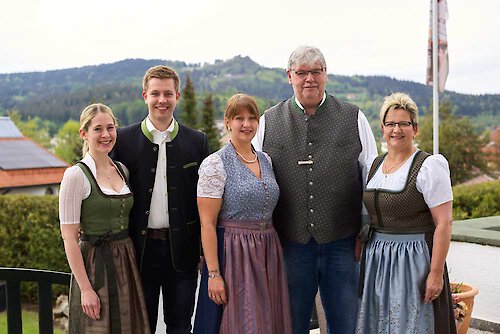 Gastegeberfamilie Schwabenbauer Familiengeführtes Hotel im Bayerischen Wald